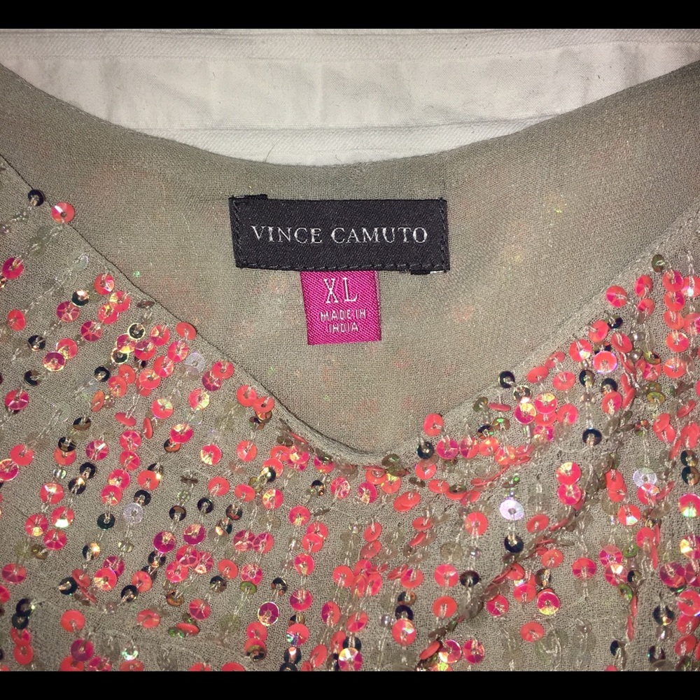 Beautiful Vince Camuto sequined top - Picture 3 of 5